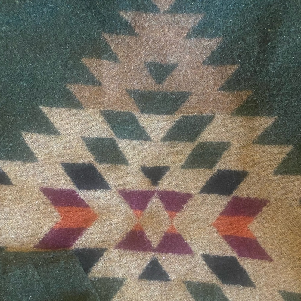 NWT Aztec hooded pullover - Picture 4 of 4